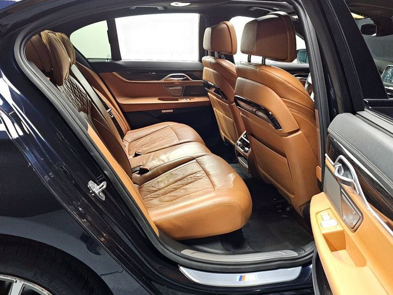 2017 BMW 7 Series 740d xDrive M Sport photo 12