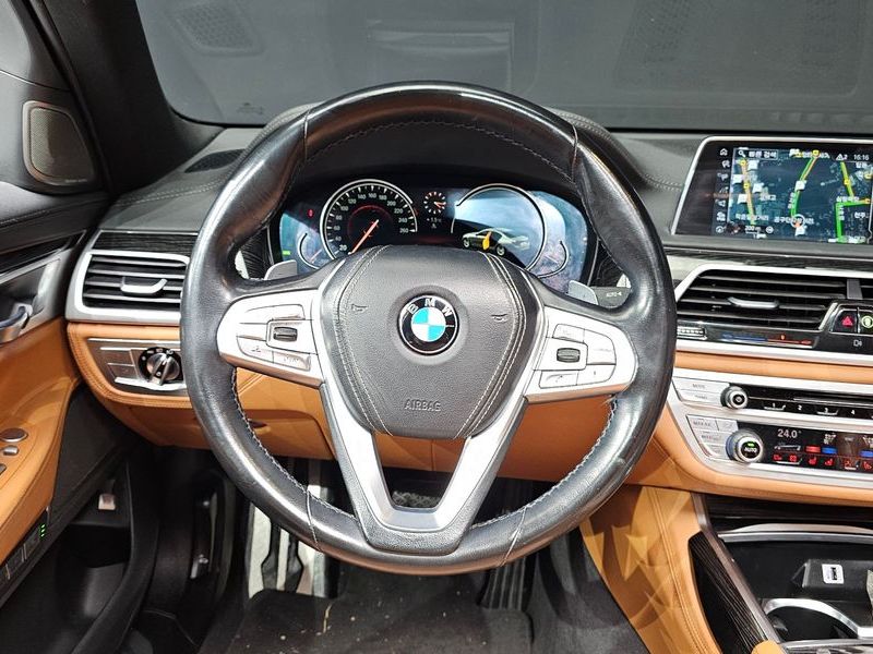 2017 BMW 7 Series 740d xDrive M Sport photo 13