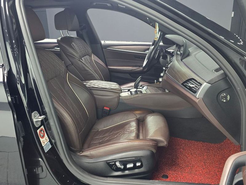 2017 BMW 5 Series 520d M Sport Package Plus photo 10