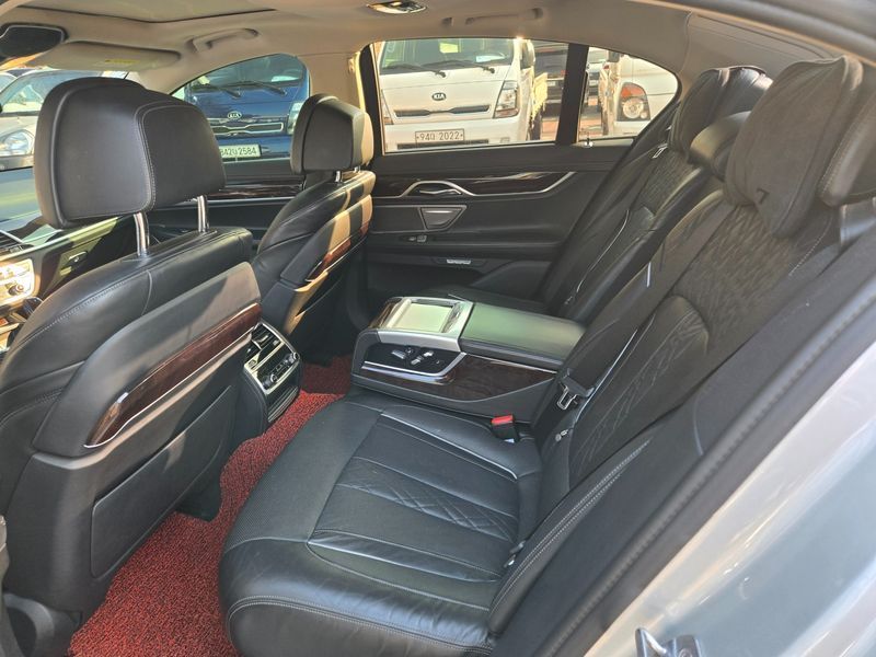 2016 BMW 7 Series 730d xDrive photo 11