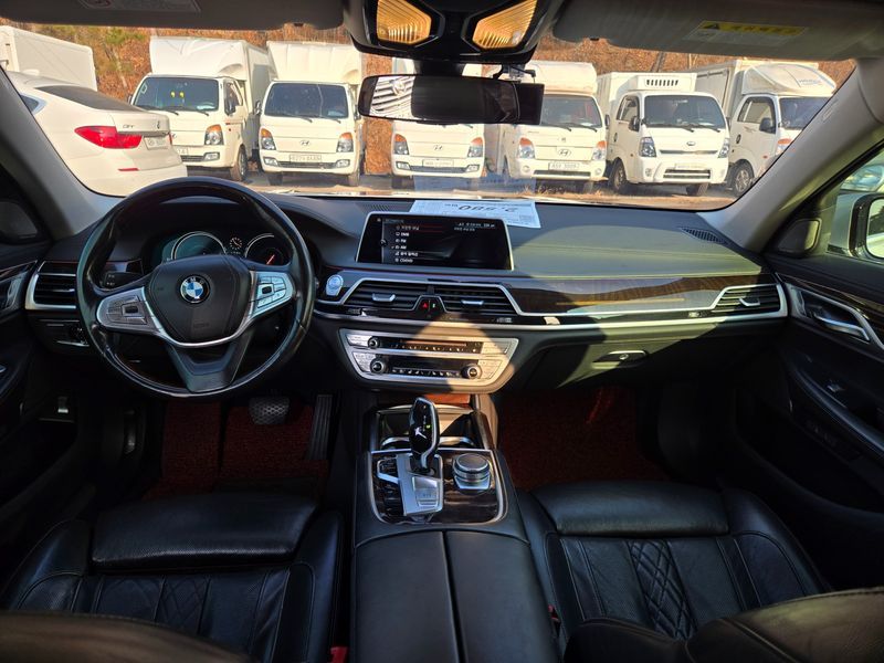 2016 BMW 7 Series 730d xDrive photo 12