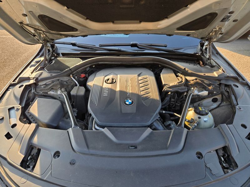 2016 BMW 7 Series 730d xDrive photo 16