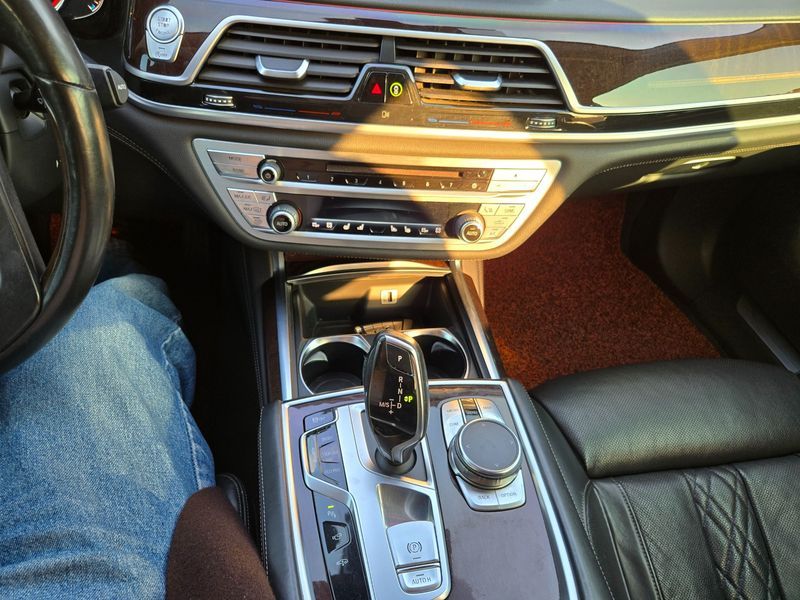 2016 BMW 7 Series 730d xDrive photo 18