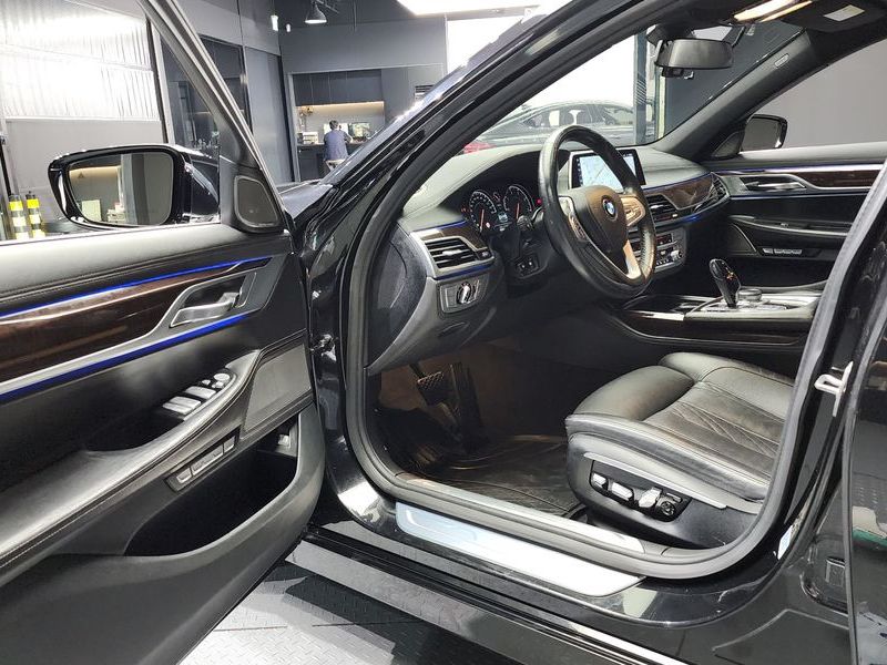 2016 BMW 7 Series 730d xDrive photo 10