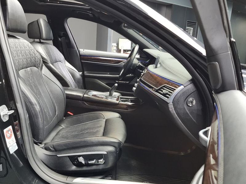 2016 BMW 7 Series 730d xDrive photo 11