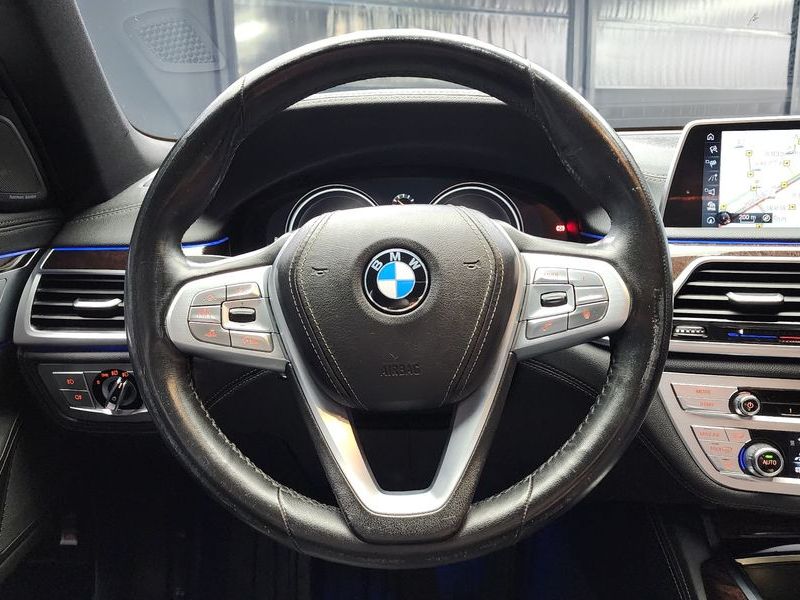 2016 BMW 7 Series 730d xDrive photo 13