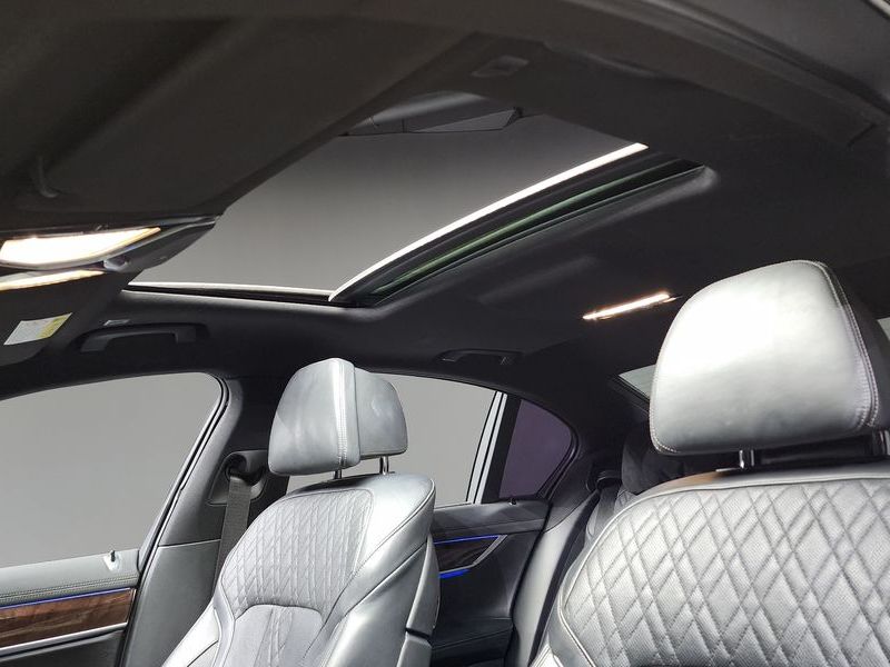 2016 BMW 7 Series 730d xDrive photo 18