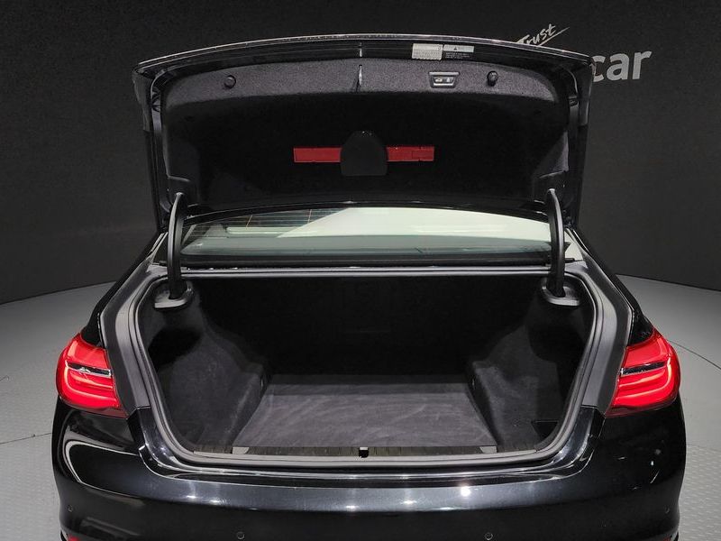 2016 BMW 7 Series 730d xDrive photo 20