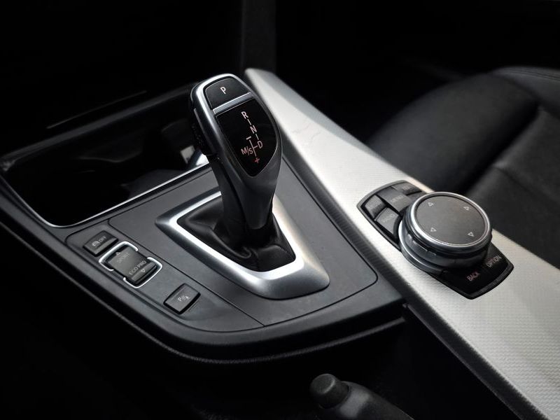 2015 BMW 3 Series 320d M Performence Edition photo 9