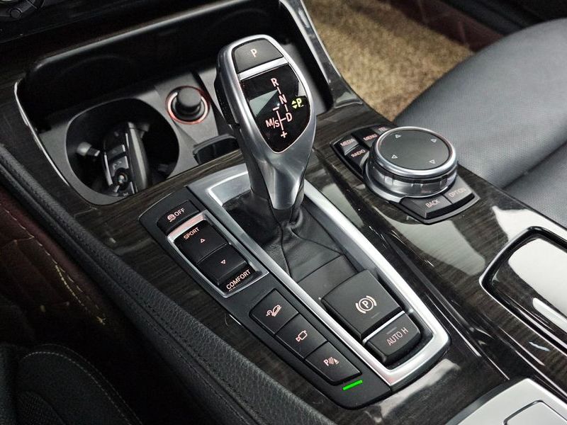 2016 BMW 5 Series 528i xDrive Luxury Plus photo 9