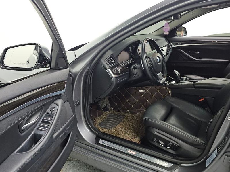 2016 BMW 5 Series 528i xDrive Luxury Plus photo 10