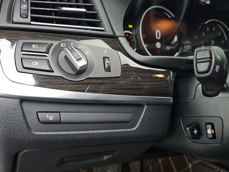 2016 BMW 5 Series 528i xDrive Luxury Plus photo 16