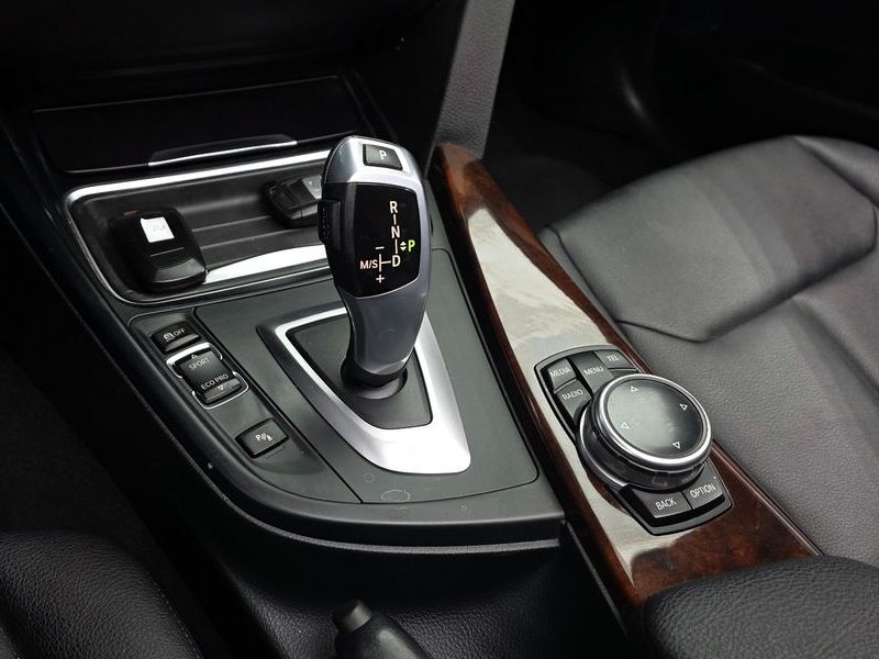 2015 BMW 3 Series 320d xDrive photo 9