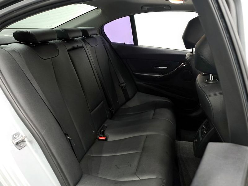 2015 BMW 3 Series 320d xDrive photo 11