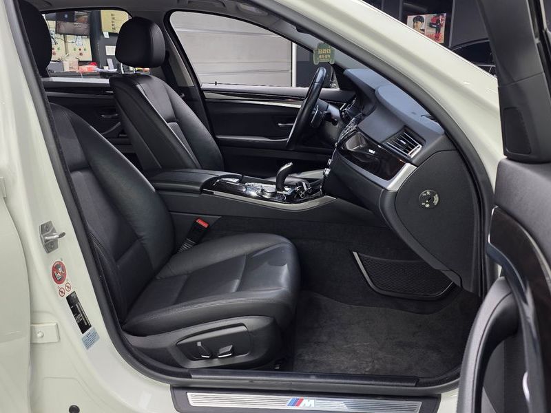 2016 BMW 5 Series 528i M Aero Dynamic photo 11