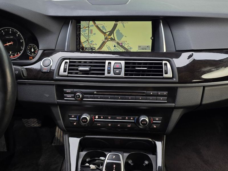 2016 BMW 5 Series 528i M Aero Dynamic photo 14