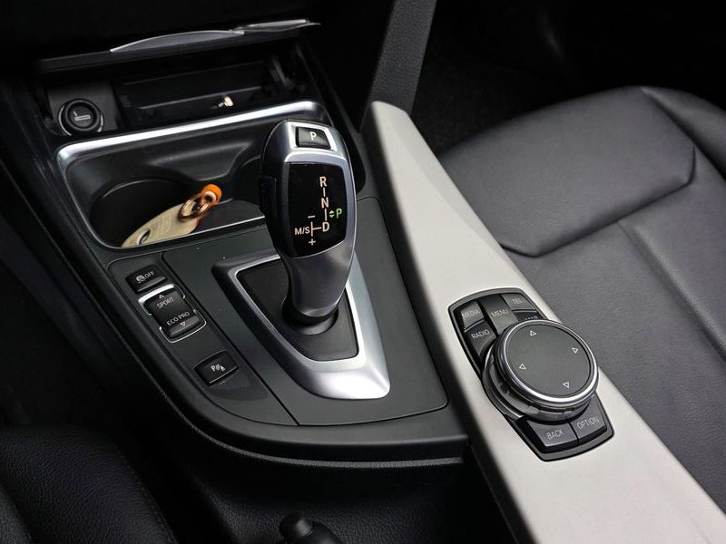 2015 BMW 3 Series 320d ED Edition photo 9