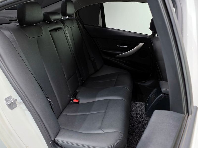 2015 BMW 3 Series 320d ED Edition photo 12