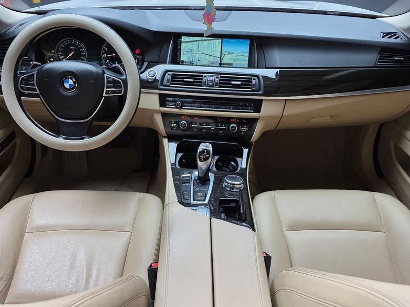 2015 BMW 5 Series 528i Luxury photo 7