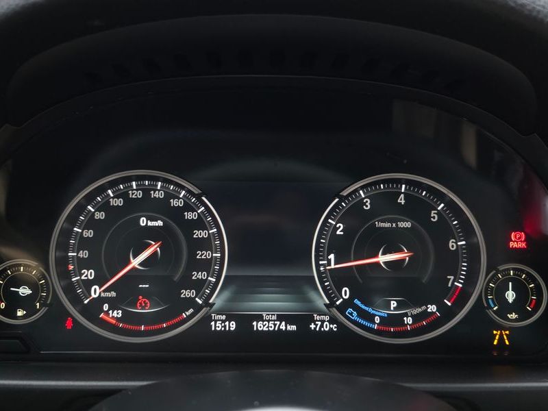 2015 BMW 5 Series 528i Luxury photo 8