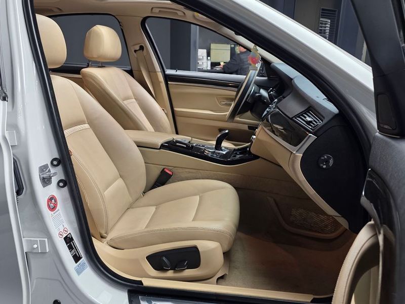 2015 BMW 5 Series 528i Luxury photo 11