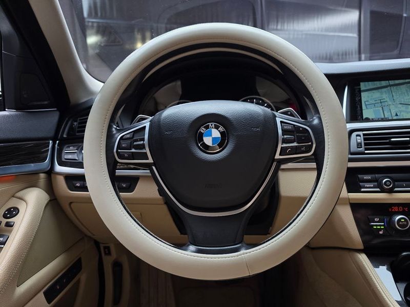 2015 BMW 5 Series 528i Luxury photo 13