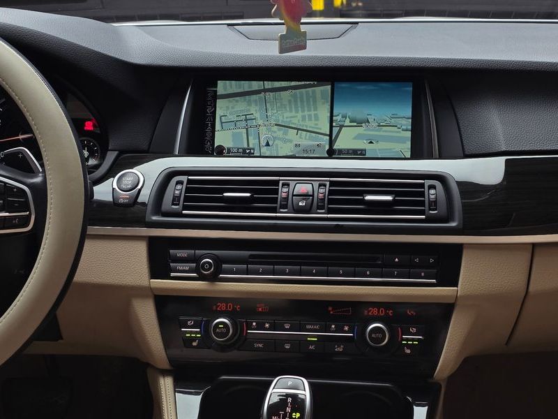 2015 BMW 5 Series 528i Luxury photo 15