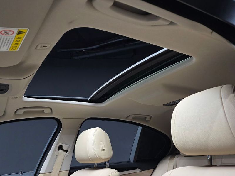 2015 BMW 5 Series 528i Luxury photo 17