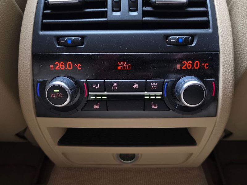 2015 BMW 5 Series 528i Luxury photo 19
