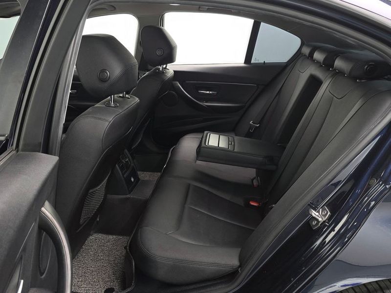 2015 BMW 3 Series 320d xDrive photo 11