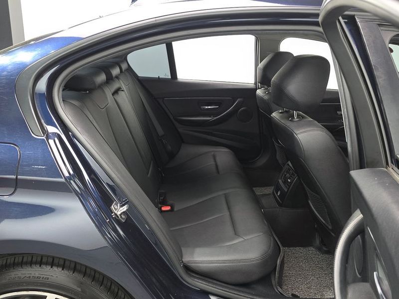 2015 BMW 3 Series 320d xDrive photo 12