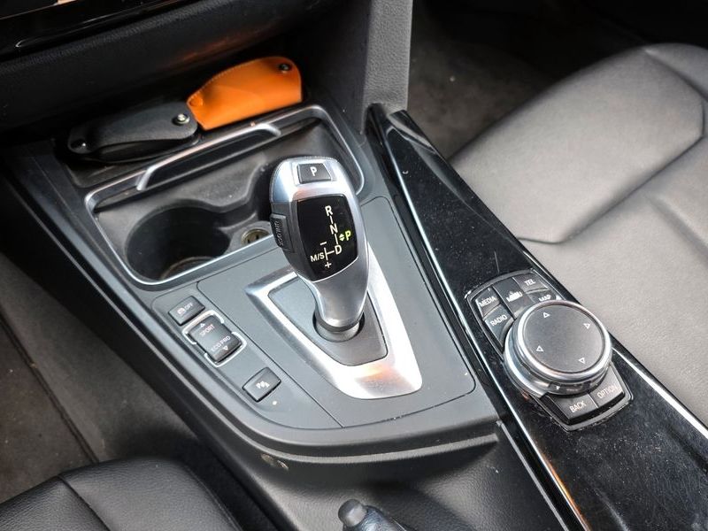 2016 BMW 3 Series 320d photo 9