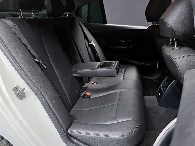 2016 BMW 3 Series 320d photo 12