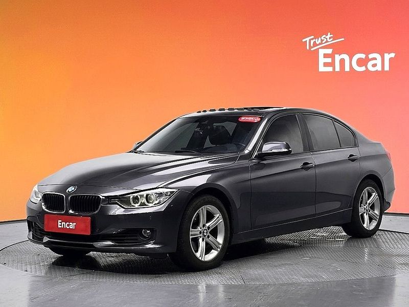 2015 BMW 3 Series 320i photo 1