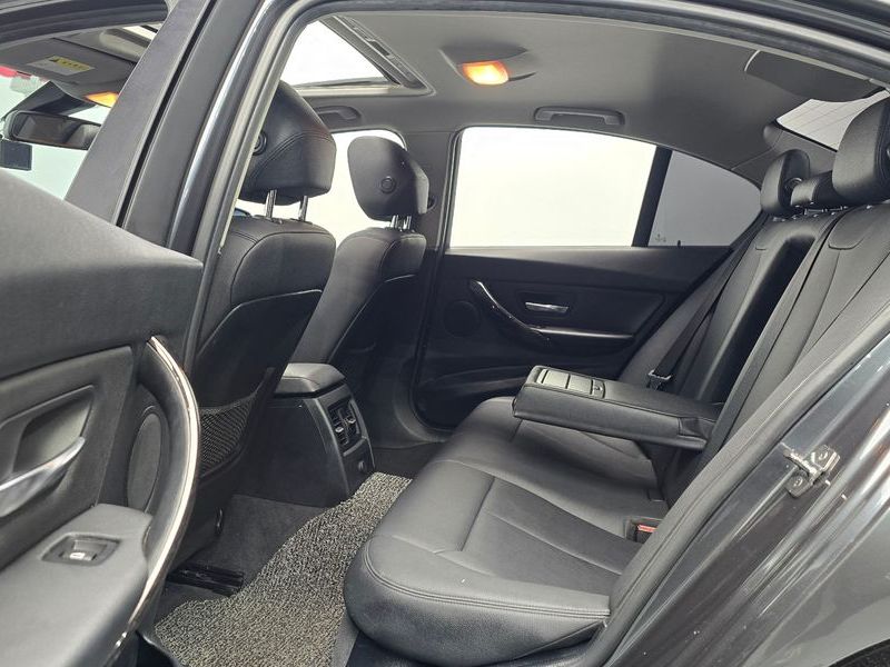 2015 BMW 3 Series 320i photo 13