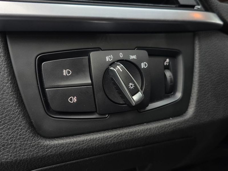 2015 BMW 3 Series 320i photo 15