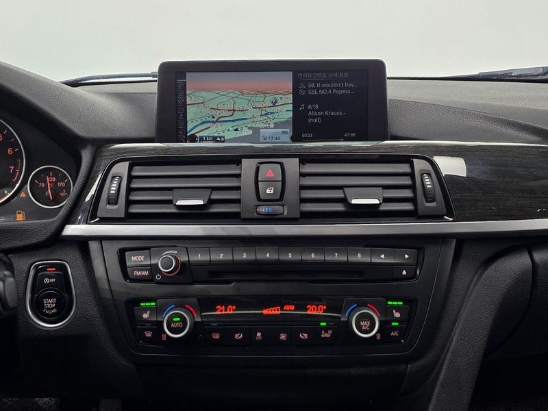 2015 BMW 3 Series 320i photo 16