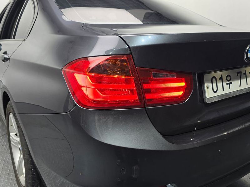 2015 BMW 3 Series 320i photo 24