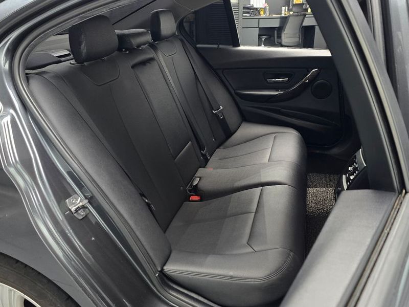 2015 BMW 3 Series 320i photo 27