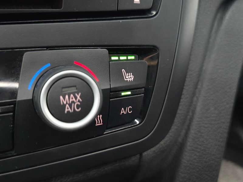 2015 BMW 3 Series 320i photo 29