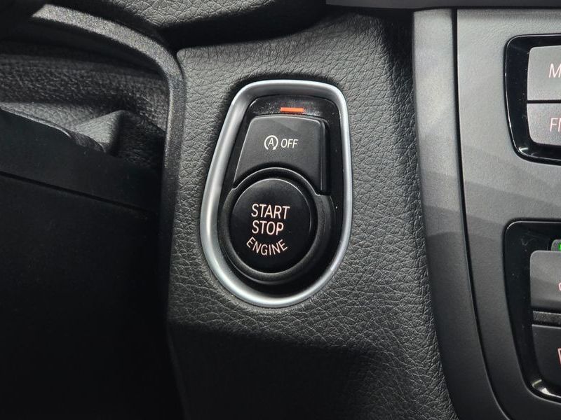 2015 BMW 3 Series 320i photo 30