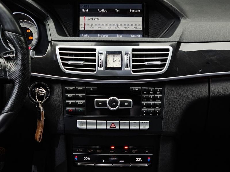 2015 Mercedes-Benz E-Class E200 Avantgarde photo 13