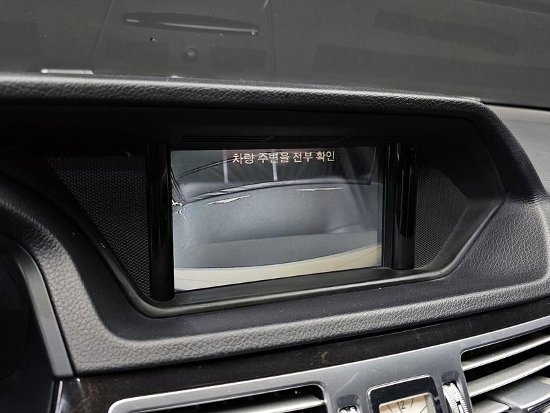 2015 Mercedes-Benz E-Class E200 Avantgarde photo 14