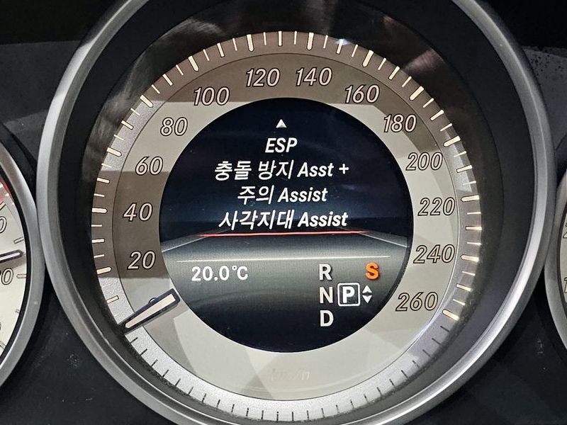 2015 Mercedes-Benz E-Class E200 Avantgarde photo 16