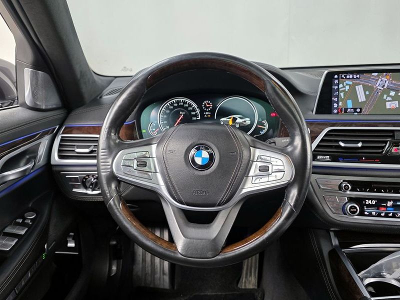 2016 BMW 7 Series 750Li xDrive photo 13
