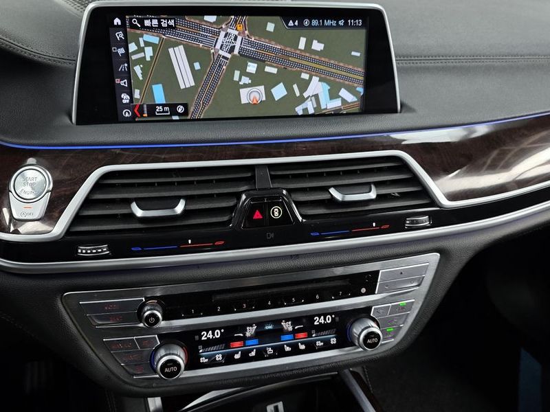 2016 BMW 7 Series 750Li xDrive photo 14