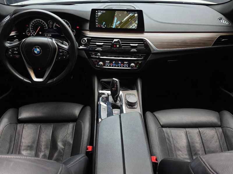 2017 BMW 5 Series 520d xDrive M Sport Package Plus photo 7