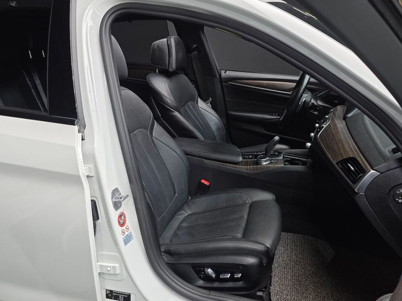 2017 BMW 5 Series 520d xDrive M Sport Package Plus photo 12
