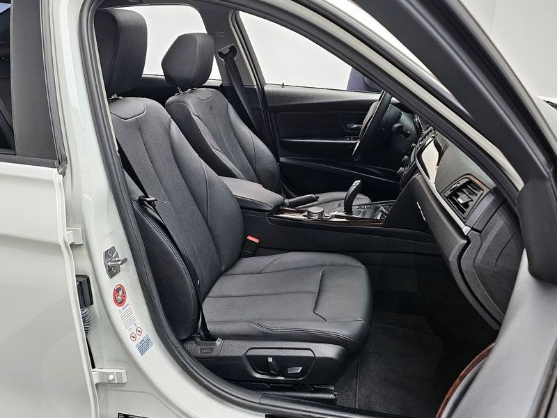 2015 BMW 3 Series 320d photo 12