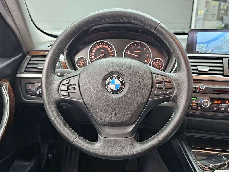 2015 BMW 3 Series 320d photo 13